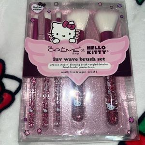 Hello kitty crème shop makeup brushes